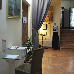hostal-europa.topbarcelonahotels.com/