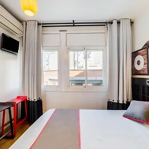 hostal-athenas.topbarcelonahotels.com/